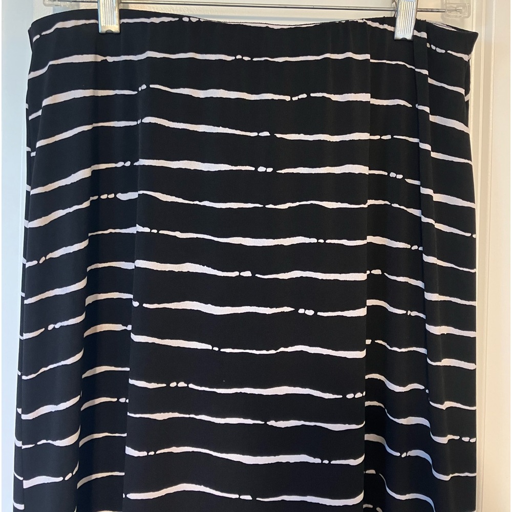 Chicos black and white strip knit skirt